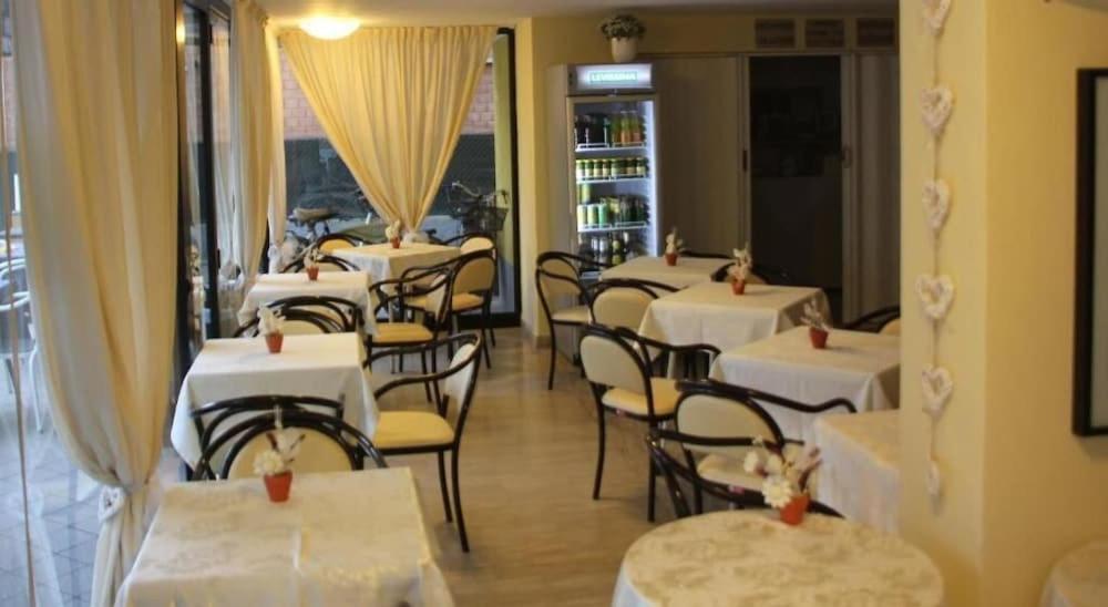 Hotel Orlov Rimini Luaran gambar