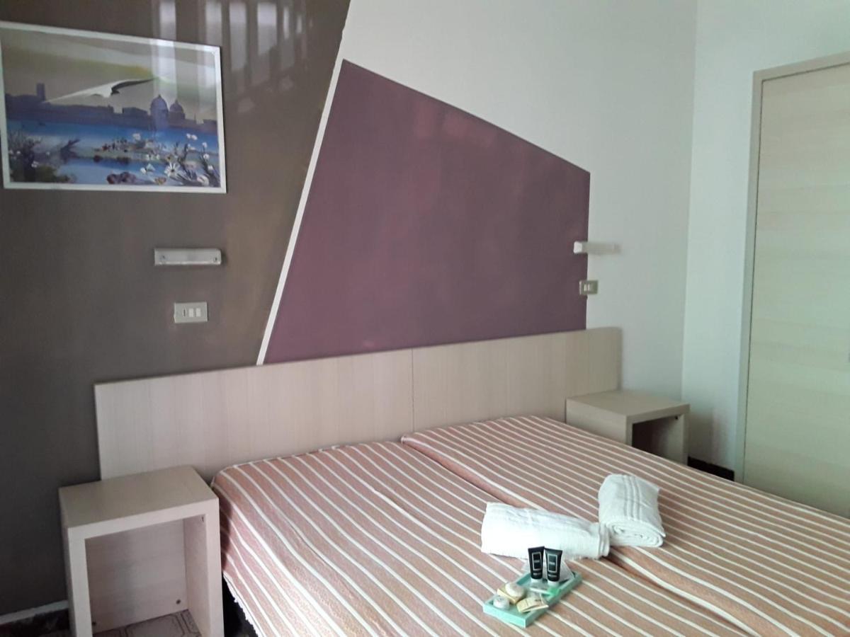 Hotel Orlov Rimini Luaran gambar