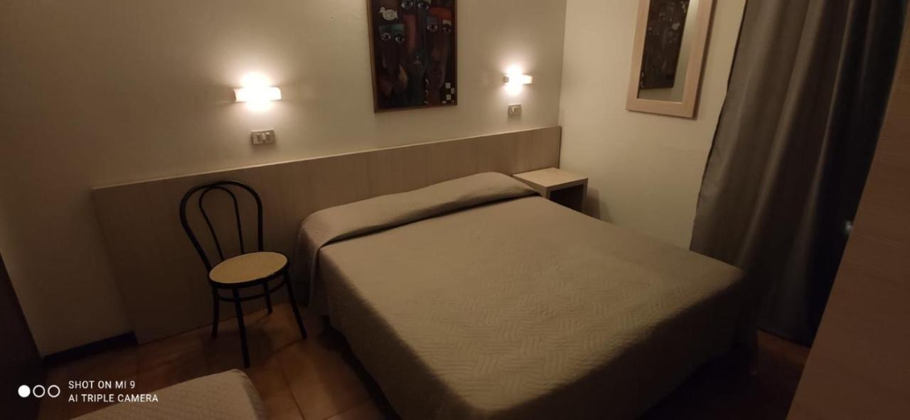 Hotel Orlov Rimini Luaran gambar