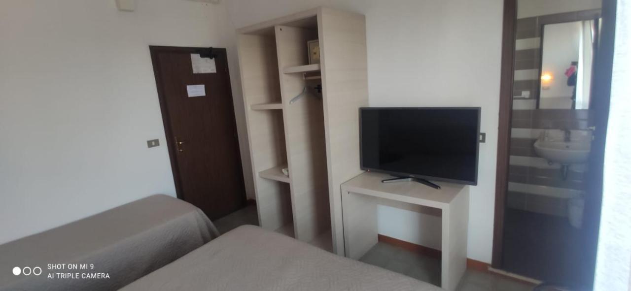 Hotel Orlov Rimini Luaran gambar