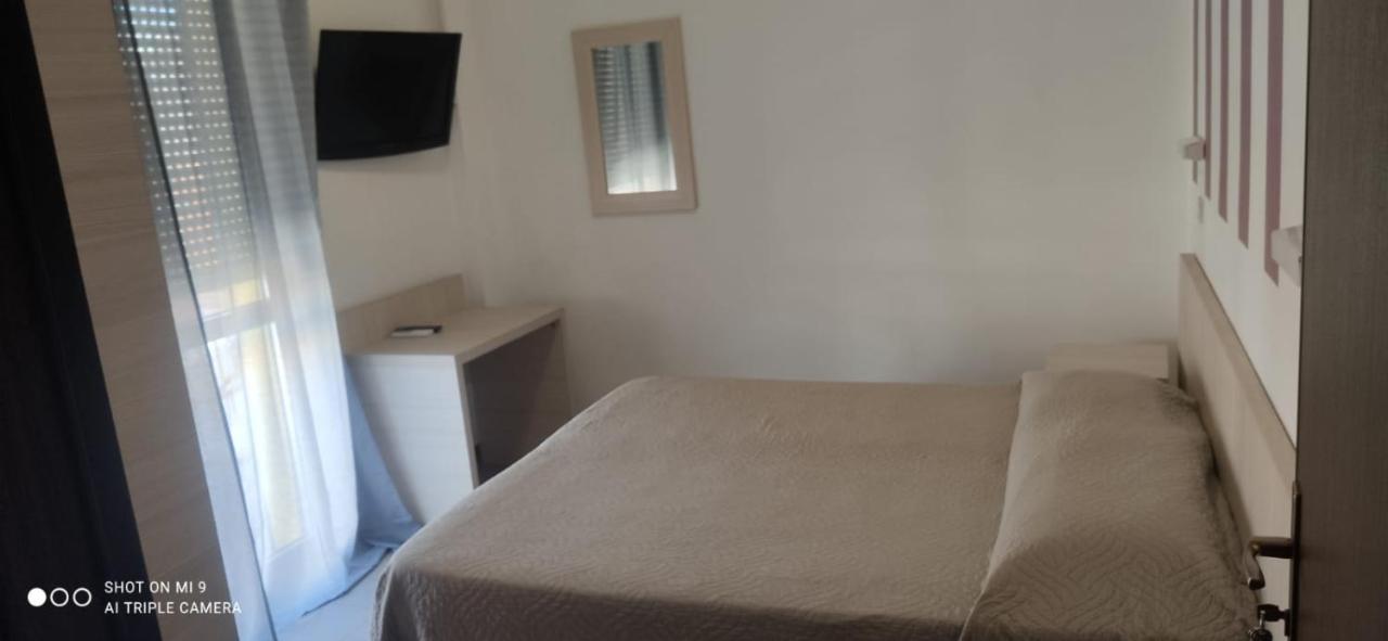 Hotel Orlov Rimini Luaran gambar