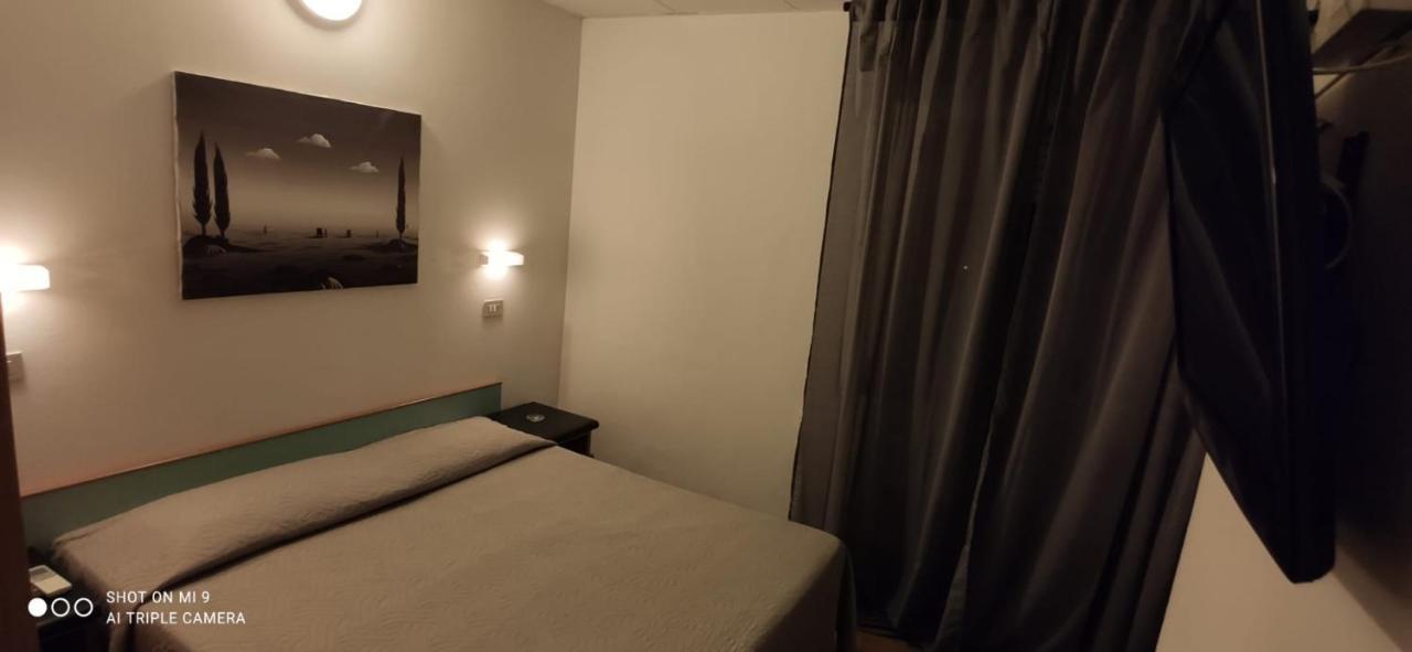 Hotel Orlov Rimini Luaran gambar