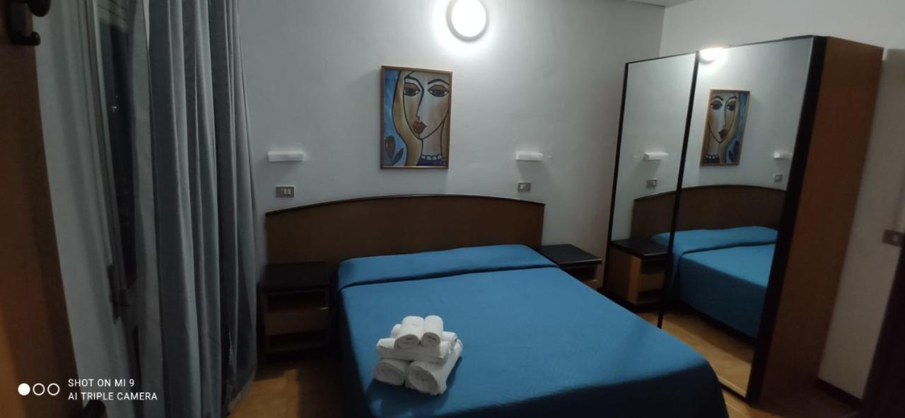 Hotel Orlov Rimini Luaran gambar