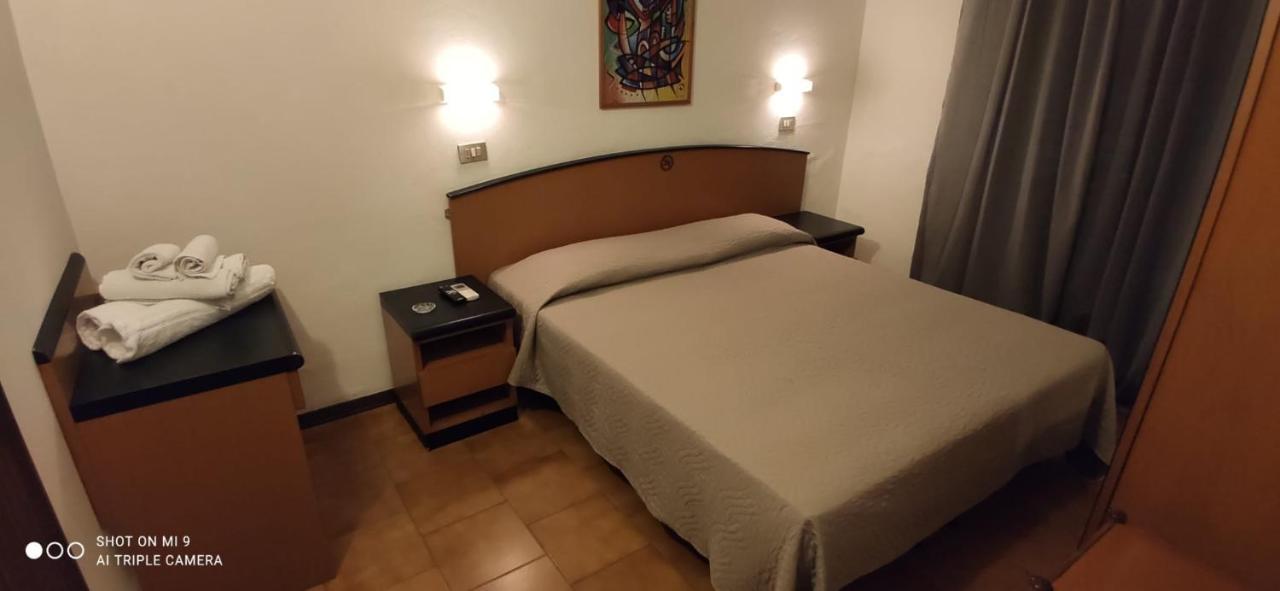 Hotel Orlov Rimini Luaran gambar