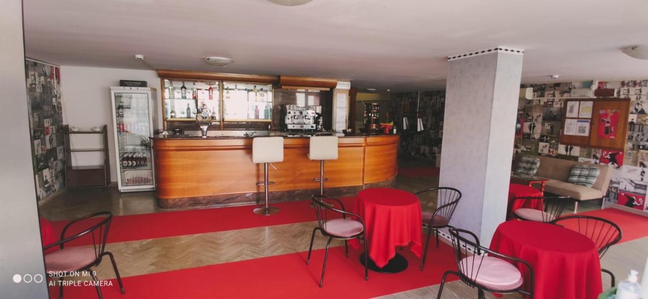 Hotel Orlov Rimini Luaran gambar