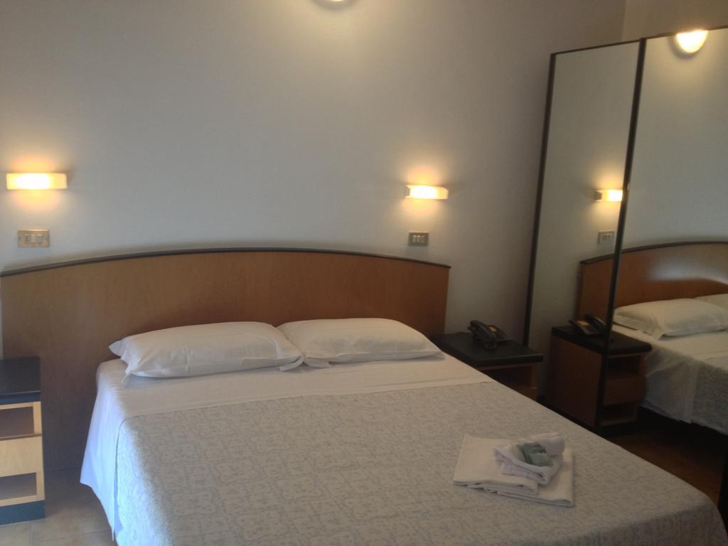 Hotel Orlov Rimini Luaran gambar