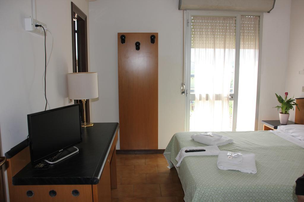 Hotel Orlov Rimini Luaran gambar