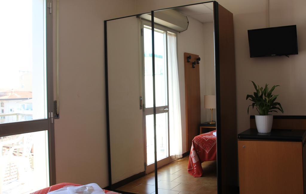 Hotel Orlov Rimini Luaran gambar