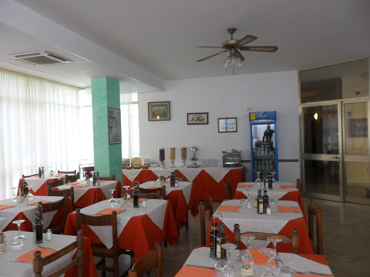 Hotel Orlov Rimini Luaran gambar