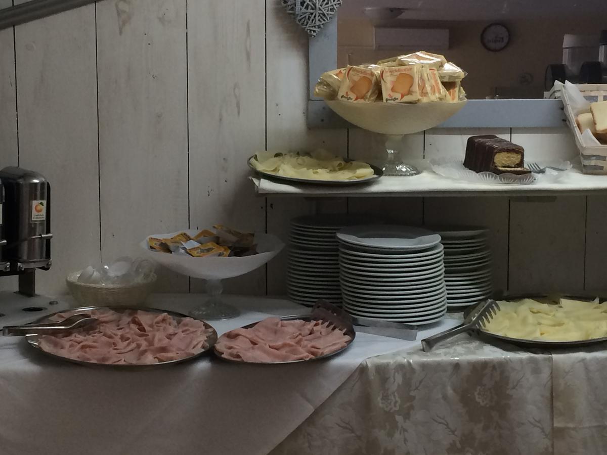 Hotel Orlov Rimini Luaran gambar