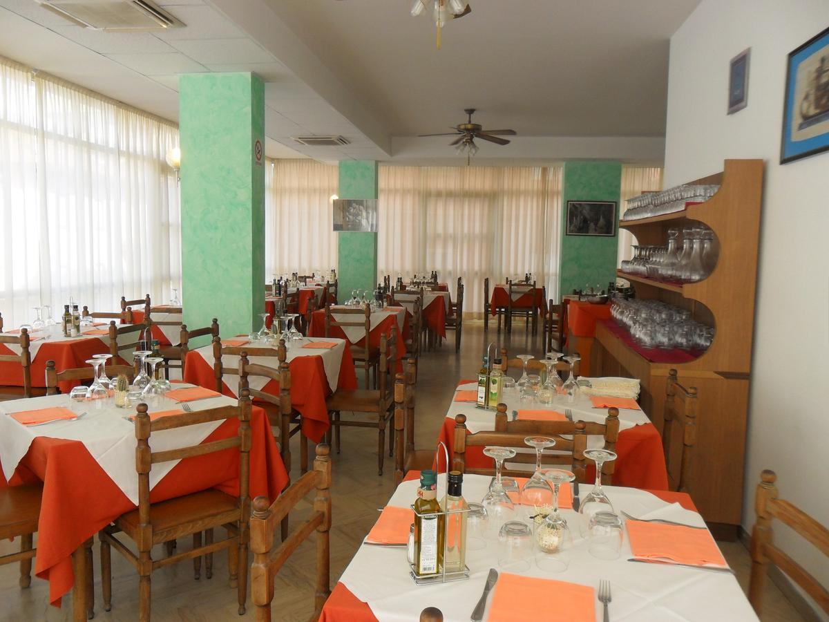 Hotel Orlov Rimini Luaran gambar