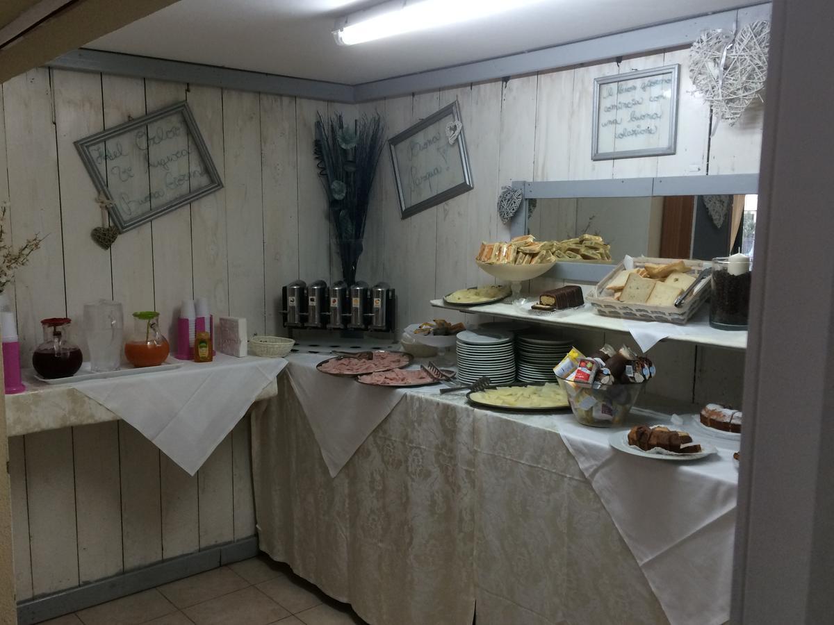 Hotel Orlov Rimini Luaran gambar
